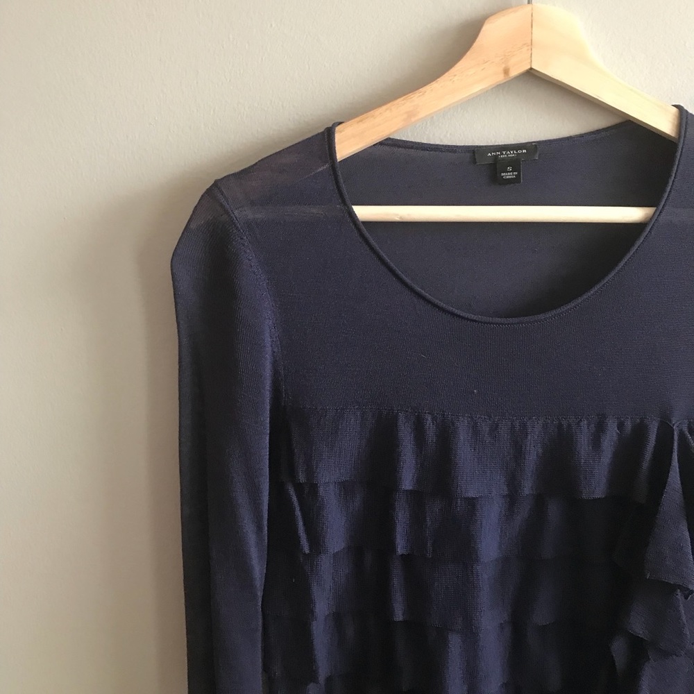 🎀ANN TAYLOR🎀 Ruffle Front Top - Picture 2 of 7